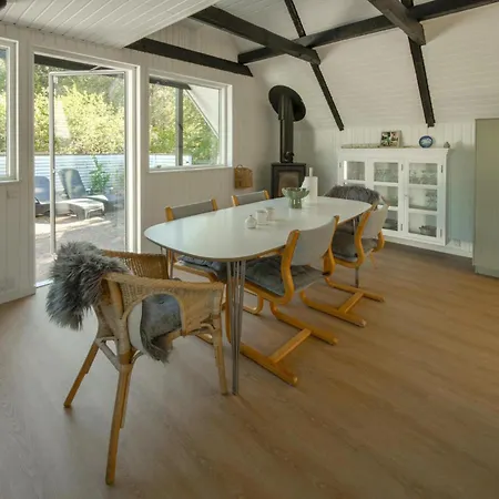 4 Bedroom Lovely In Prázdninový dům Glesborg