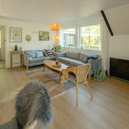 4 Bedroom Lovely In Prázdninový dům *