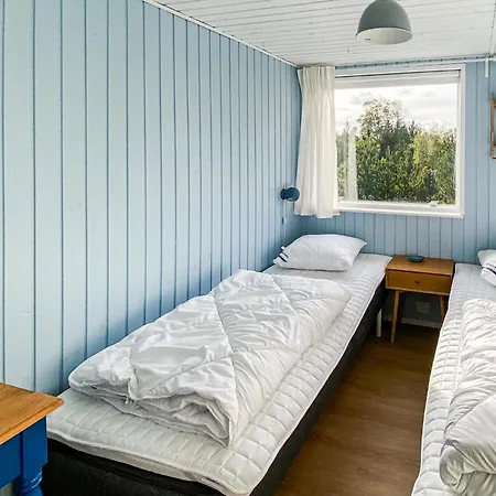4 Bedroom Lovely In Feriehus Glesborg